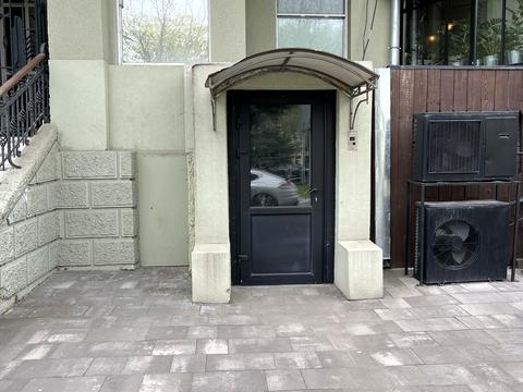 комерційна за адресою Яворницького вул., 6