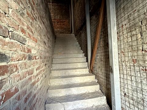 комерційна за адресою Кооперативна вул., 18