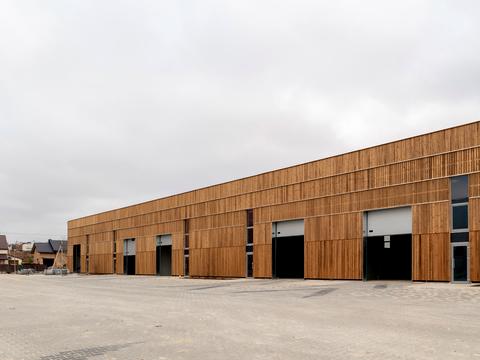 комерційна за адресою Київська вул., 16