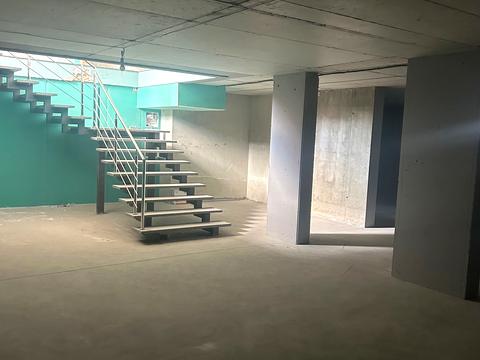 комерційна за адресою Щирецька вул., 36