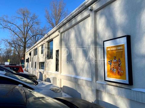 комерційна за адресою пр-т Степана Бандери, 1