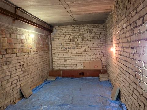 паркомісце за адресою Василя Касіяна вул., 1