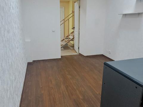комерційна за адресою Предславинська вул., 34Б