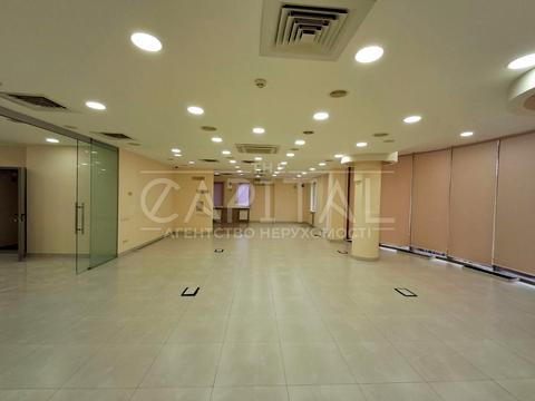 комерційна за адресою Басейна вул., 7