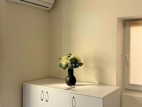 комерційна за адресою Яворницького вул., 40