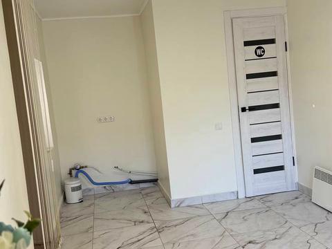 комерційна за адресою Яворницького вул., 40