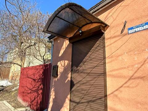 комерційна за адресою Яворницького вул., 40