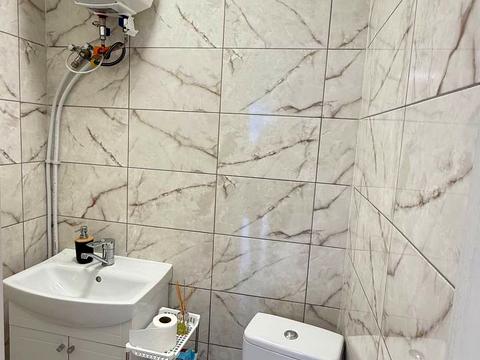 комерційна за адресою Яворницького вул., 40