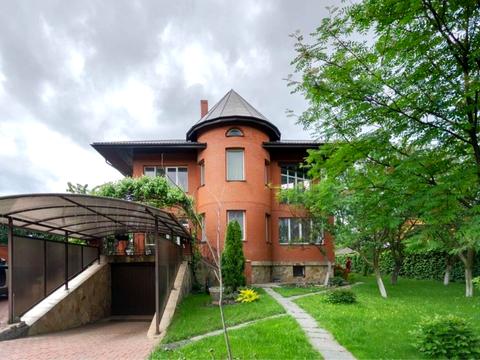 будинок за адресою Набережно-Дніпровська вул.