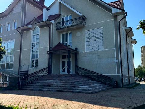 комерційна за адресою Героїв України вул., 2 А