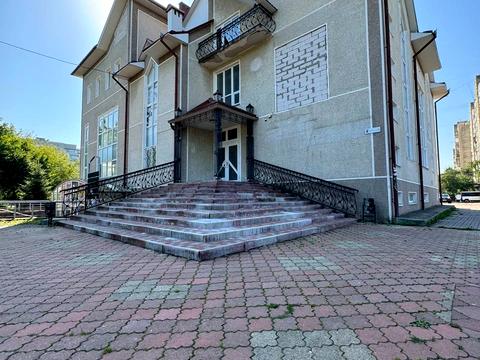 комерційна за адресою Героїв України вул., 2 А