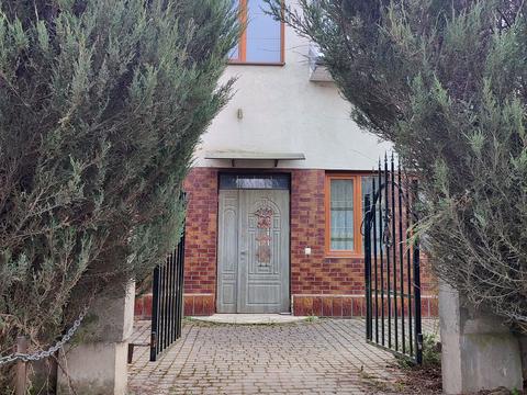 коммерческая по адресу Коновальця, 2А