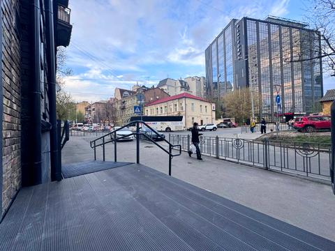 коммерческая по адресу Василя Яна ул., 2