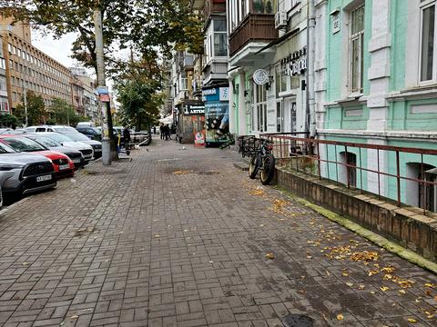 комерційна за адресою Саксаганського вул., 133а