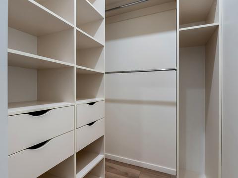 квартира за адресою Набережно-Рибальська вул., 27