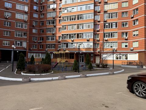 комерційна за адресою Ревуцького вул., 9