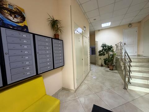 комерційна за адресою Ревуцького вул., 9