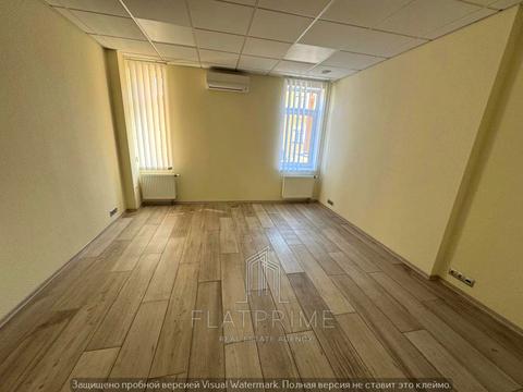 комерційна за адресою Івана Франка вул., 15