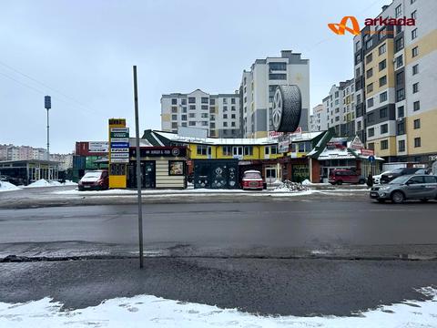 комерційна за адресою Олександра Довженка вул., 1