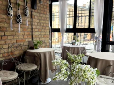 комерційна за адресою Андріївський узвіз, 30