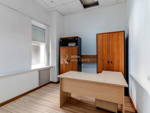 комерційна за адресою Саксаганського вул., 60