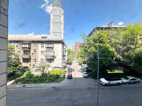 комерційна за адресою Кловський узвіз, 18