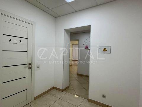 комерційна за адресою Оксамитова вул., 24
