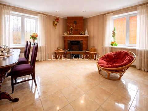 будинок за адресою Вишнева, 10