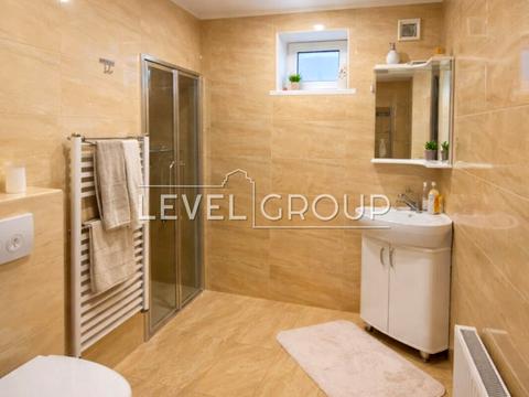 будинок за адресою Вишнева, 10