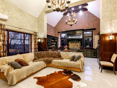 будинок за адресою Кленова