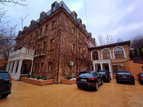 коммерческая по адресу Жилянская ул., 72 а