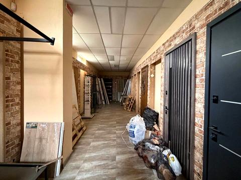 комерційна за адресою Володимира Івасюка вул., 76а