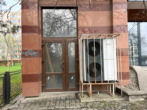 комерційна за адресою Володимира Івасюка вул., 76а