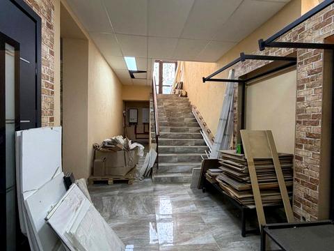 комерційна за адресою Володимира Івасюка вул., 76а