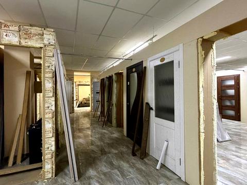 комерційна за адресою Володимира Івасюка вул., 76а