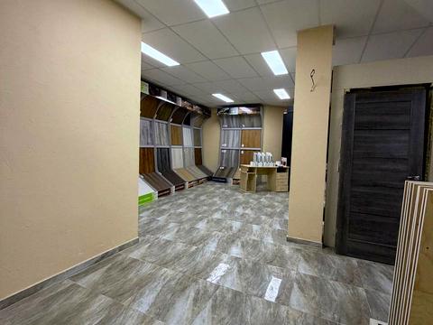 комерційна за адресою Володимира Івасюка вул., 76а