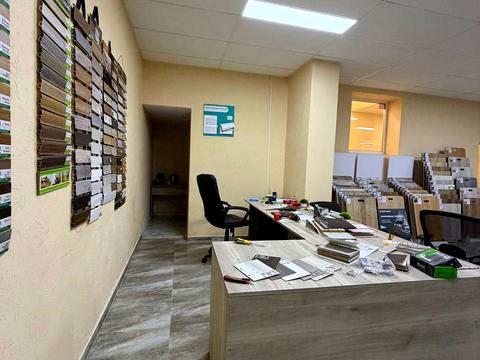 комерційна за адресою Володимира Івасюка вул., 76а