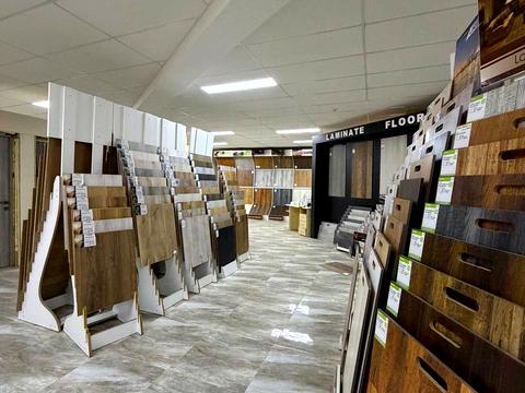 комерційна за адресою Володимира Івасюка вул., 76а