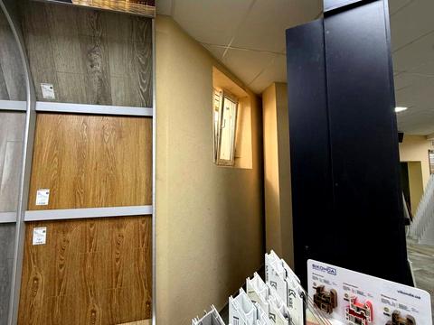 комерційна за адресою Володимира Івасюка вул., 76а