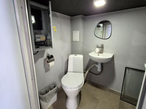 комерційна за адресою Радистів вул., 14