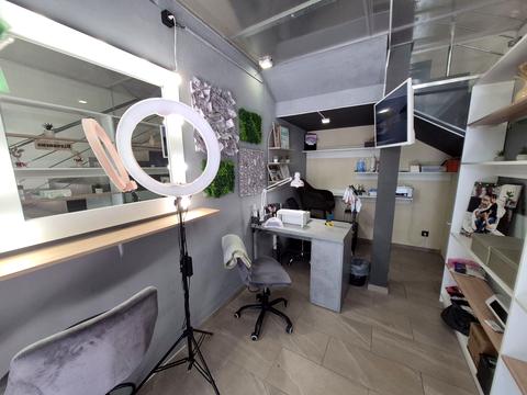 комерційна за адресою Радистів вул., 14