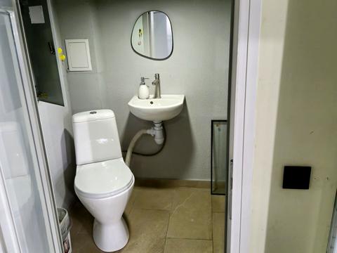 комерційна за адресою Радистів вул., 14