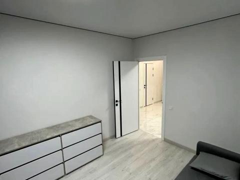 квартира за адресою Літературна вул., 8