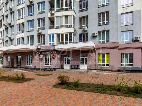 комерційна за адресою Каховська вул., 20