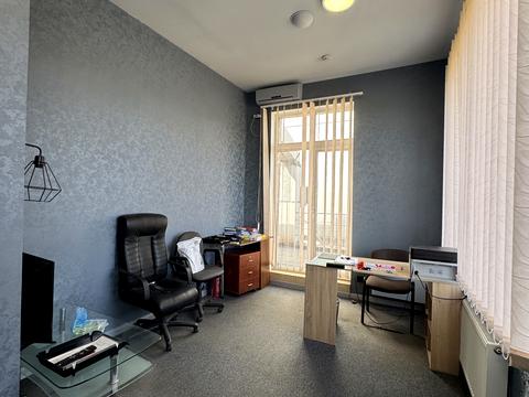 комерційна за адресою Горького, 8