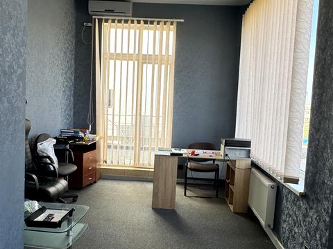 комерційна за адресою Горького, 8