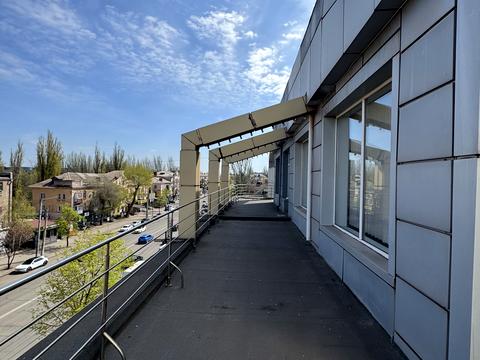 комерційна за адресою Горького, 8