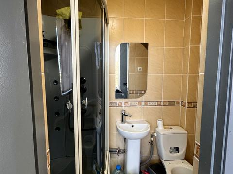 комерційна за адресою Горького, 8