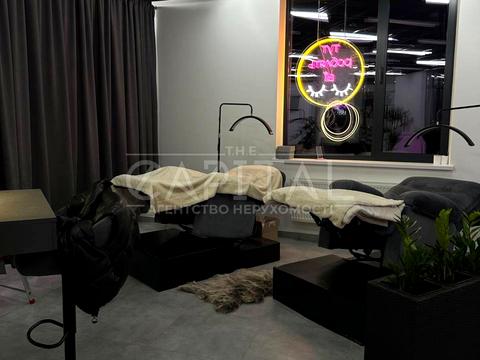 комерційна за адресою Воскресенська вул., 2-В