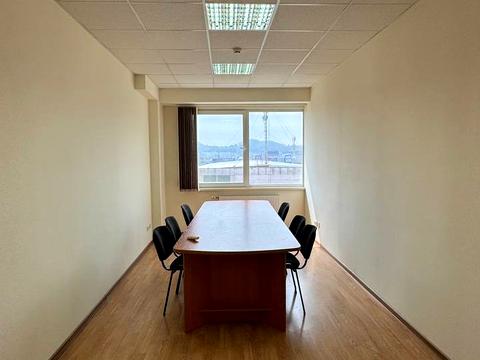 комерційна за адресою Богдана Хмельницького  вул., 214